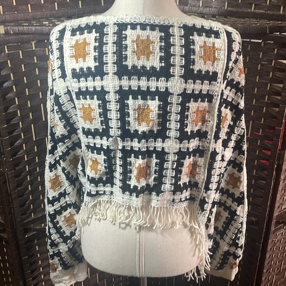NWOT BOHO CHIC EMBROIDERED KNIT SHAWL. - Picture 4 of 4